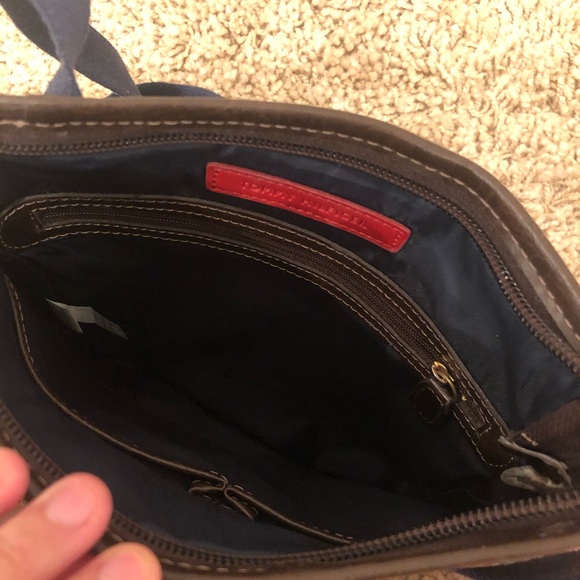 Perfect condition Tommy Hilfiger blue crossbody - Picture 3 of 3